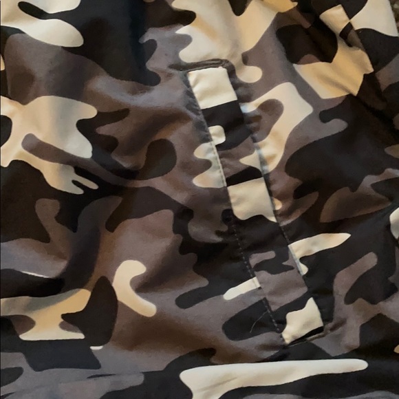 Cabelas youth L reversible jacket - Picture 3 of 5